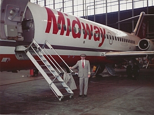 John W. Pipkin vor der DC9, welche er f�r Midway Airlines 1998 flog